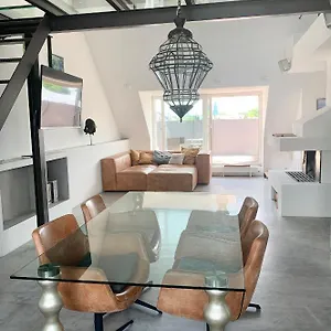 Schoene Dachgeschoss-maisonette Apartment