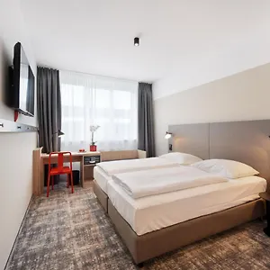 Wyndham Garden Messe Ξενοδοχείο