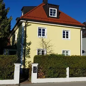 Appartamento Helle Und Ruhige Dachgeschosswohnung, Monaco di Baviera