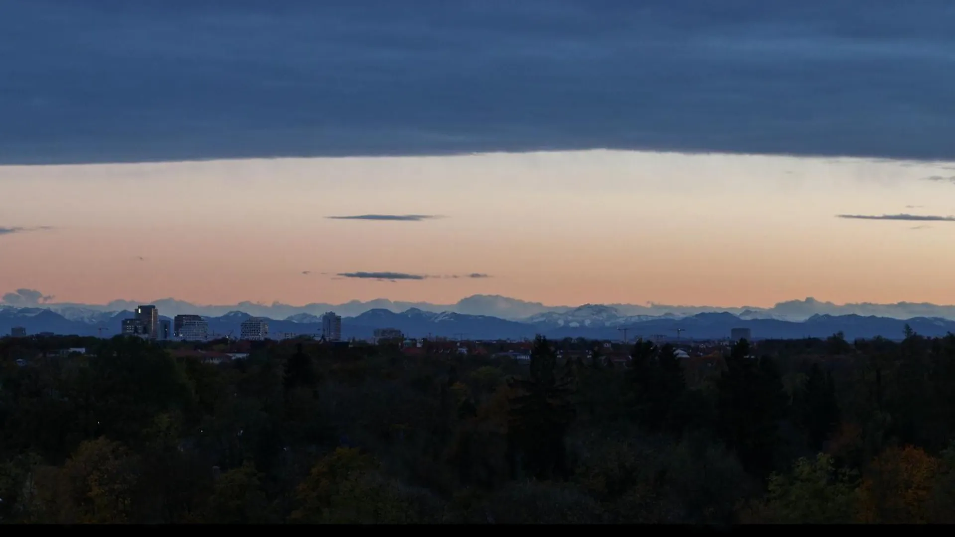Alpine & Munich Skyline View Apt